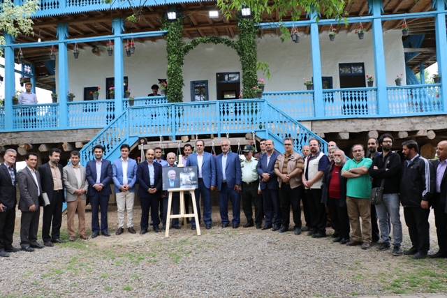 نمایشگاه عکسهای قدیم لاهیجان در خانه روستایی شهرداری افتتاح شد